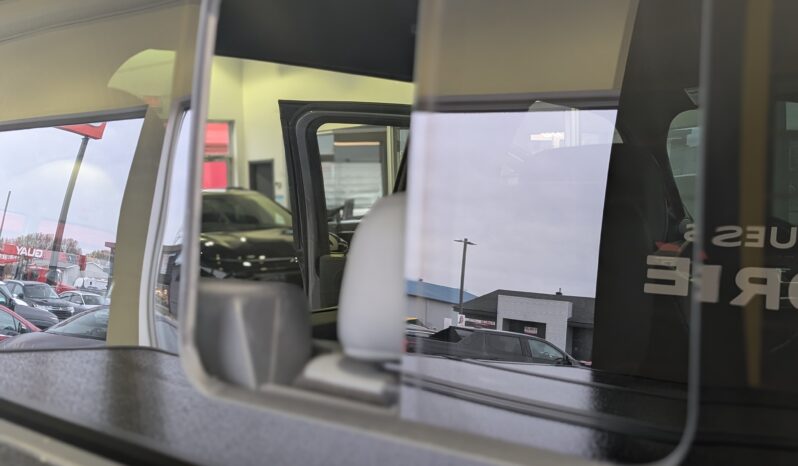 Ford F150 Lightning Lariat 2022 Gris complet