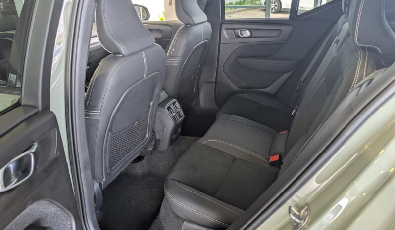 Volvo Recharge XC40 Plus Twin TI 2023 Vert complet