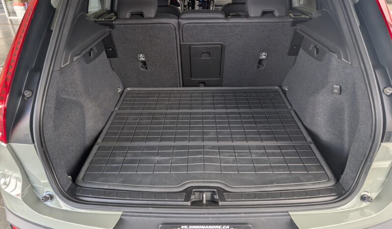 Volvo Recharge XC40 Plus Twin TI 2023 Vert complet