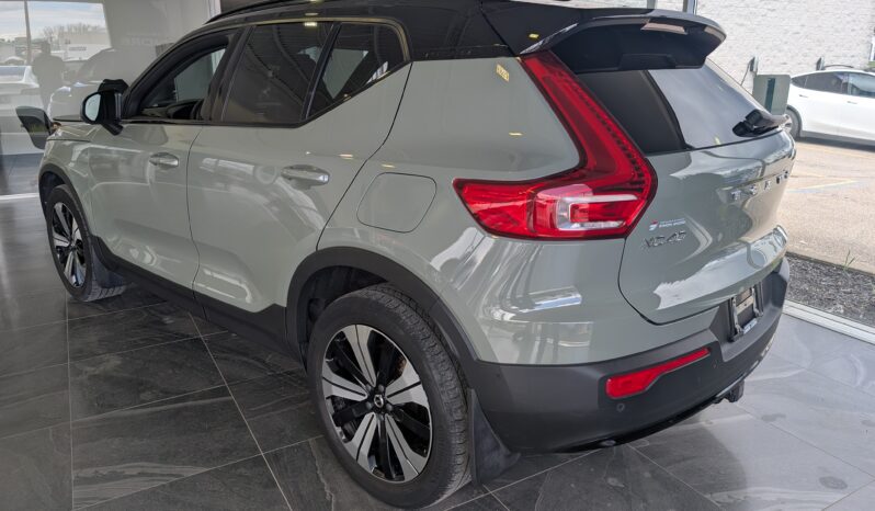 Volvo Recharge XC40 Plus Twin TI 2023 Vert complet