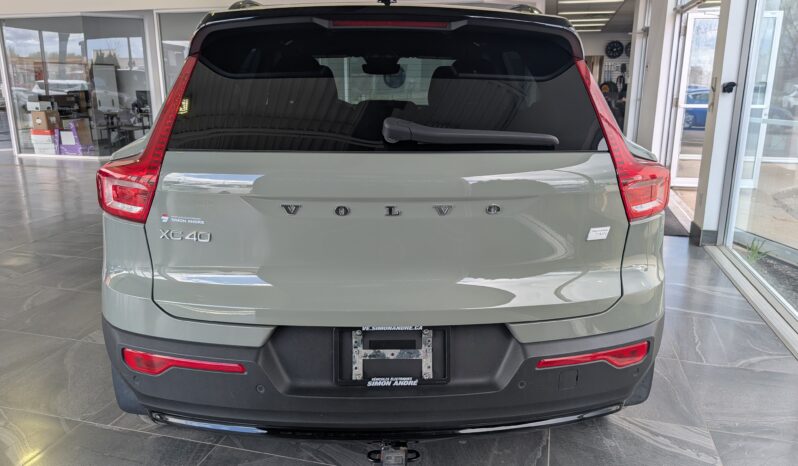 Volvo Recharge XC40 Plus Twin TI 2023 Vert complet