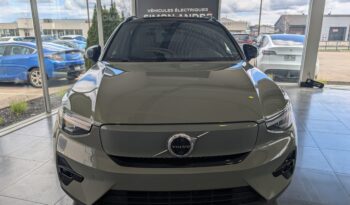 Volvo Recharge XC40 Plus Twin TI 2023 Vert complet