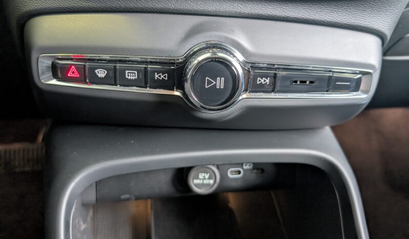Volvo Recharge XC40 Plus Twin TI 2023 Vert complet