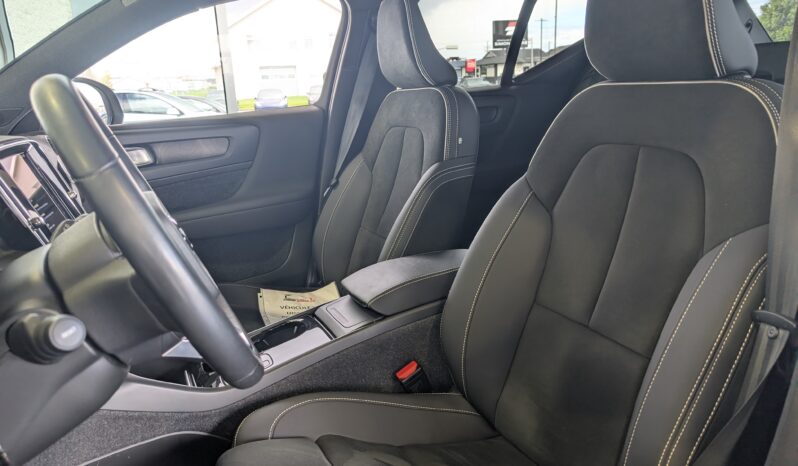 Volvo Recharge XC40 Plus Twin TI 2023 Vert complet
